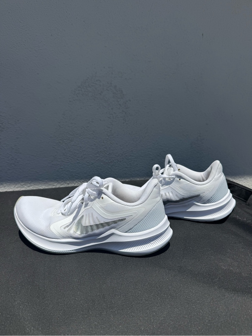 Nike Women's White Lightweight Athletic Running Sneakers